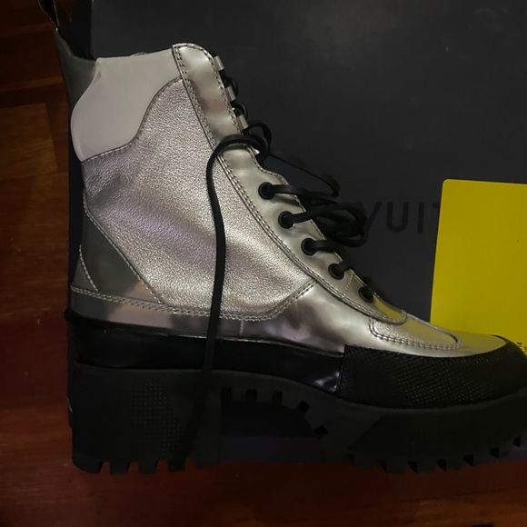 New authentic Louis Vuitton Laurete Desert Boots Silver size 38 - Picture 3 of 5